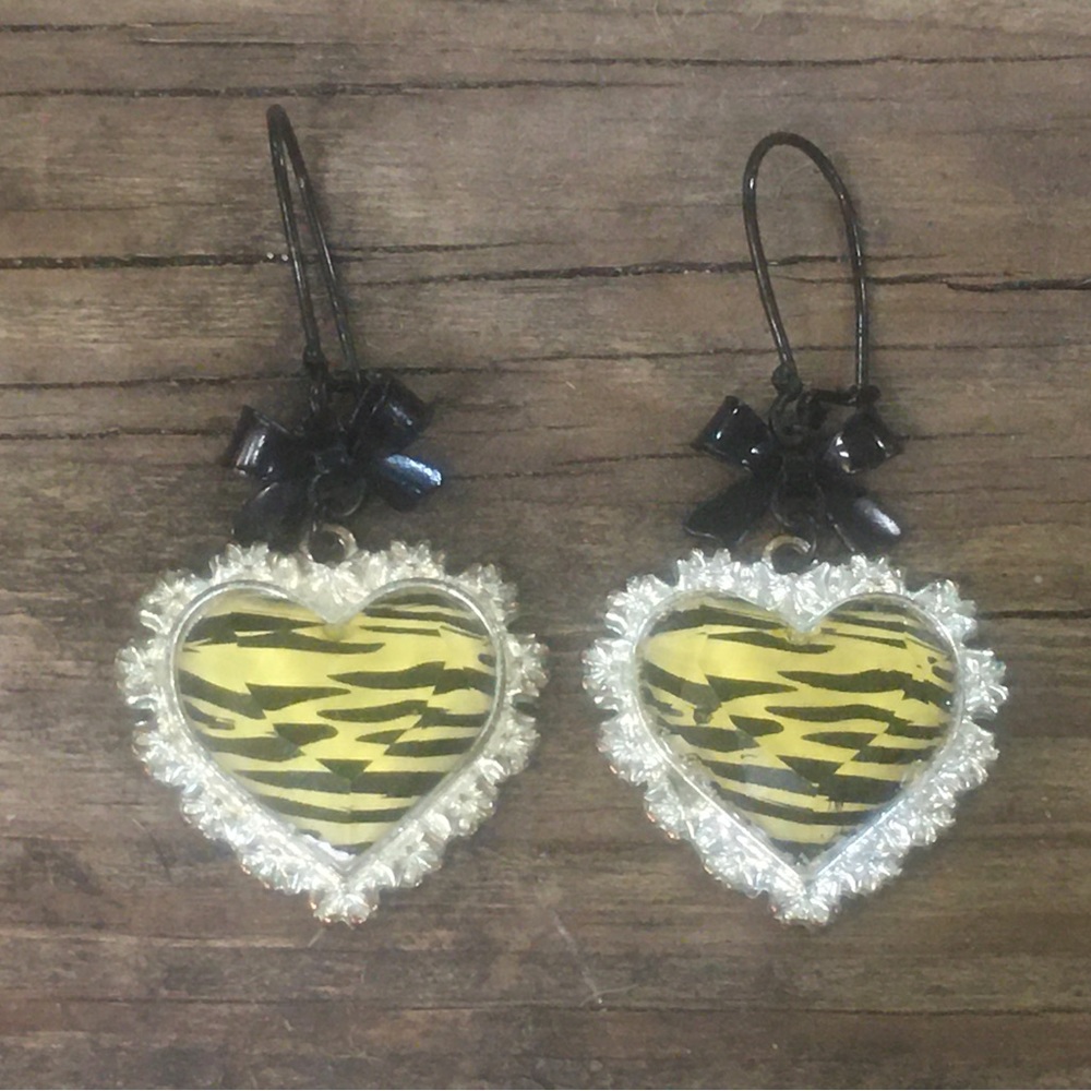Vintage Betsey Johnson retired zebra print Heart Dangle Earrings with black bow